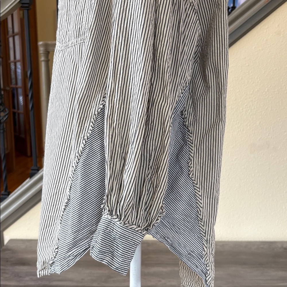 We The Free Happy Hour Oxford Buttondown Size XS - Picture 8 of 16